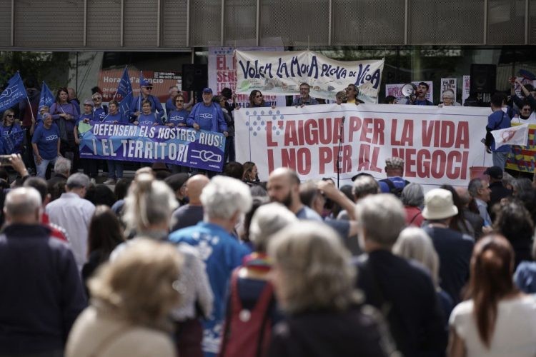 Mobilització a Girona en defensa dels rius i el territori
